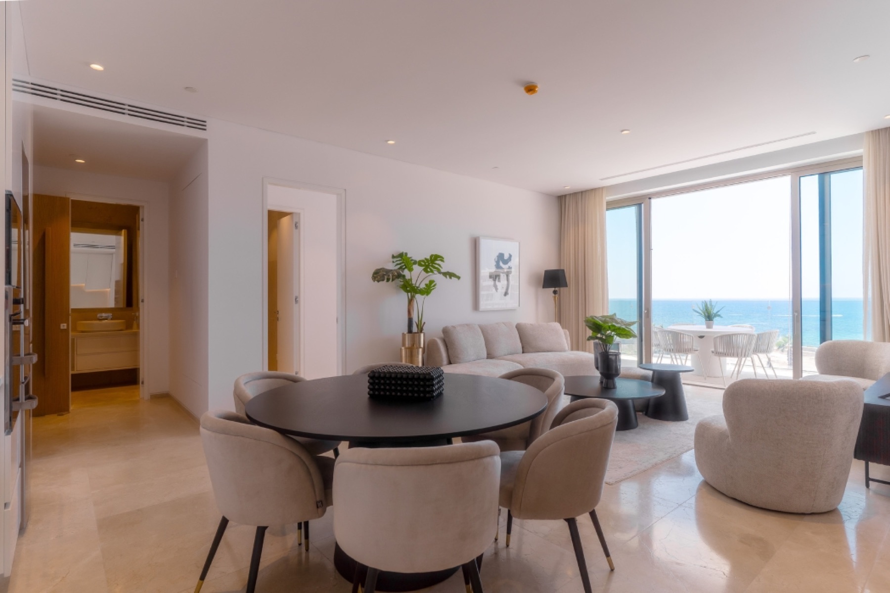 Výhľad na more z terasy apartmánu SOHO Resort